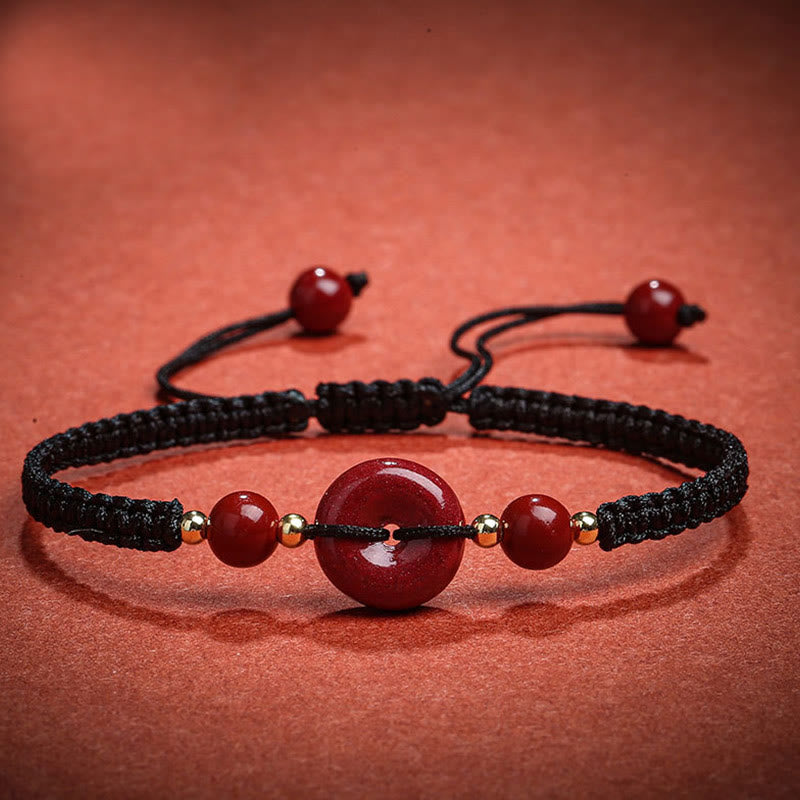Armband Zinnober – Frieden & Segen mit schwarzem elastischem Seidenband.