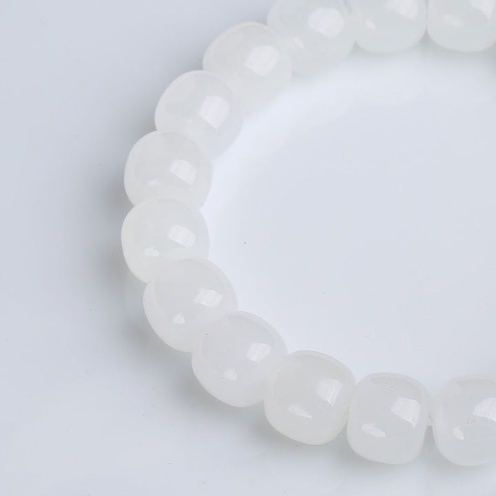 Weißes Jade Armband Glück & Segen Perlen elastisch Nahaufnahme Flat Lay
