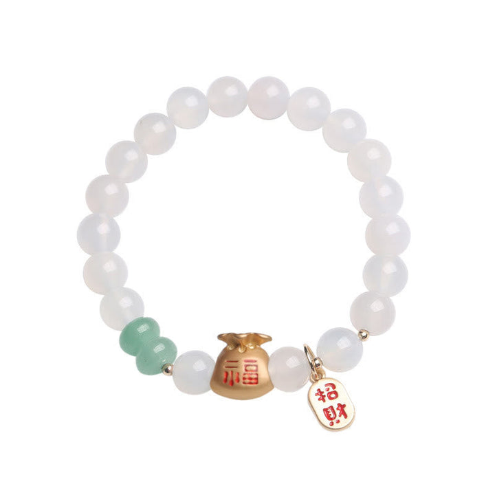 Armband mit weißem Mondstein, grünem Aventurin und goldenem Fu-Zeichen Anhänger.