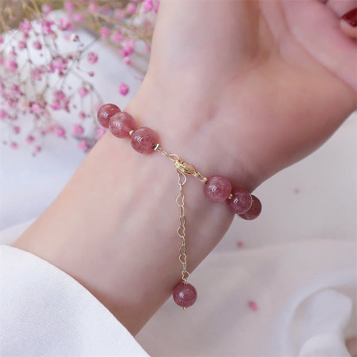 Armband Erdbeerquarz Perle Kleeblatt Liebe Handgelenk getragen rosa