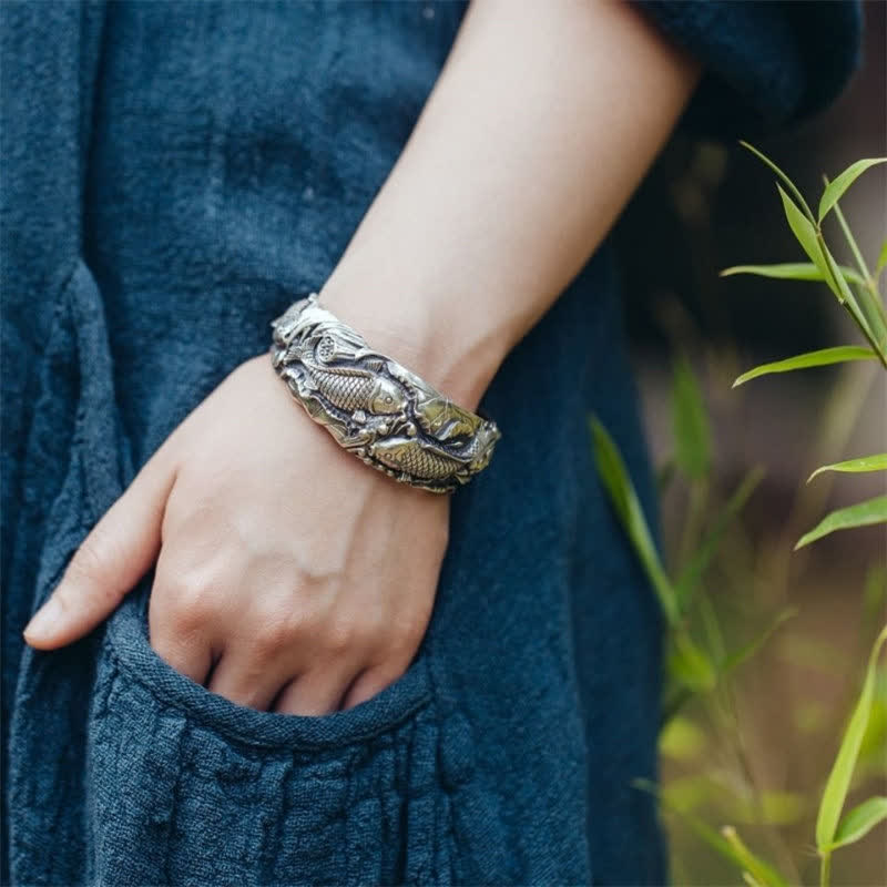 Armband Koi Fisch Glück Wohlstand Balance silbern elegant Handgelenk getragen