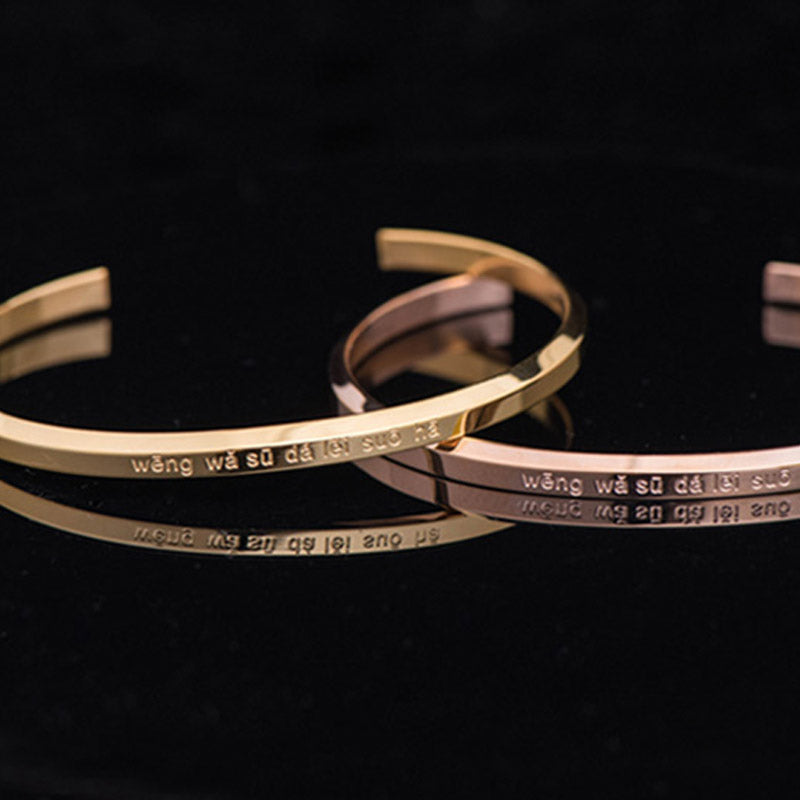 Armband – Schutz & Segen graviert goldenes Metall Handgelenk elegant
