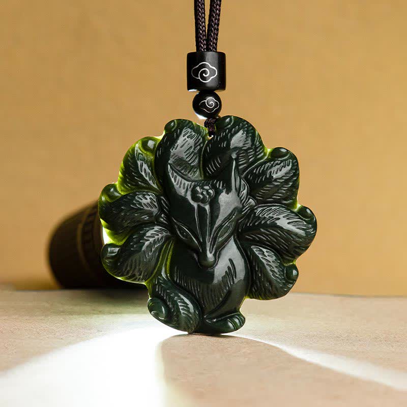 Kette Hetian Jade Neunschweif-Fuchs Glück dunkelgrün Anhänger