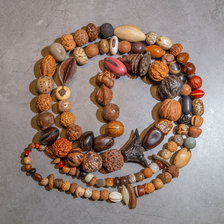 Mala Bodhi Glück Wohlstand Armband aus Natursteinen und Holzperlen.