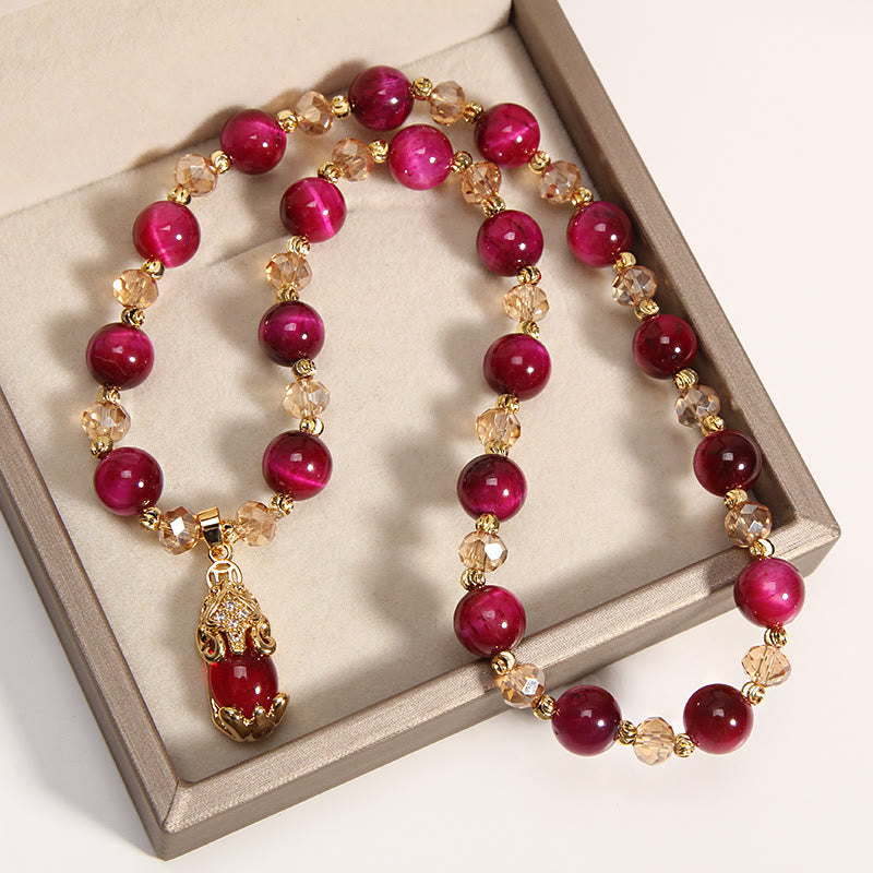 Rotes Tigerauge Pixiu Armband Schmuck mit Perlen flach gelegt