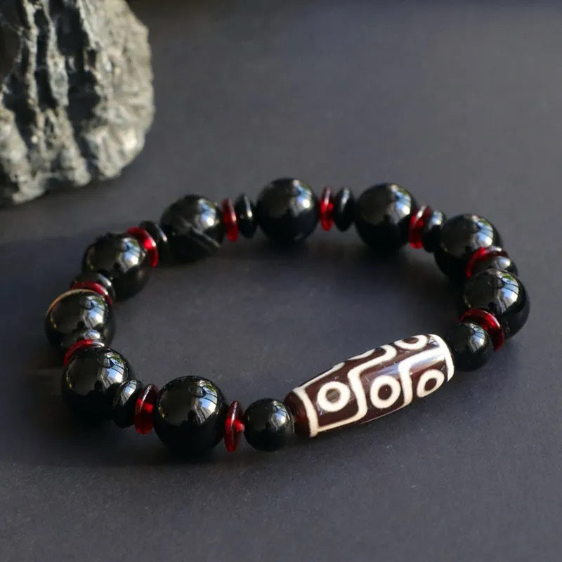Armband Schwarzer Onyx mit roten Perlen und Tibetan-Bead Schmuckstück