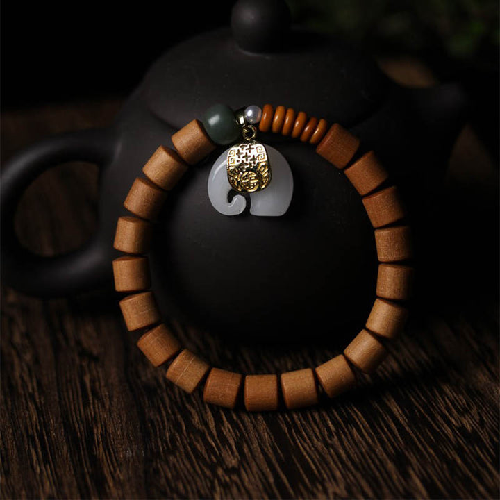 Armband Sandelholz Jade Elefant Schutz grüne Perlen elegant