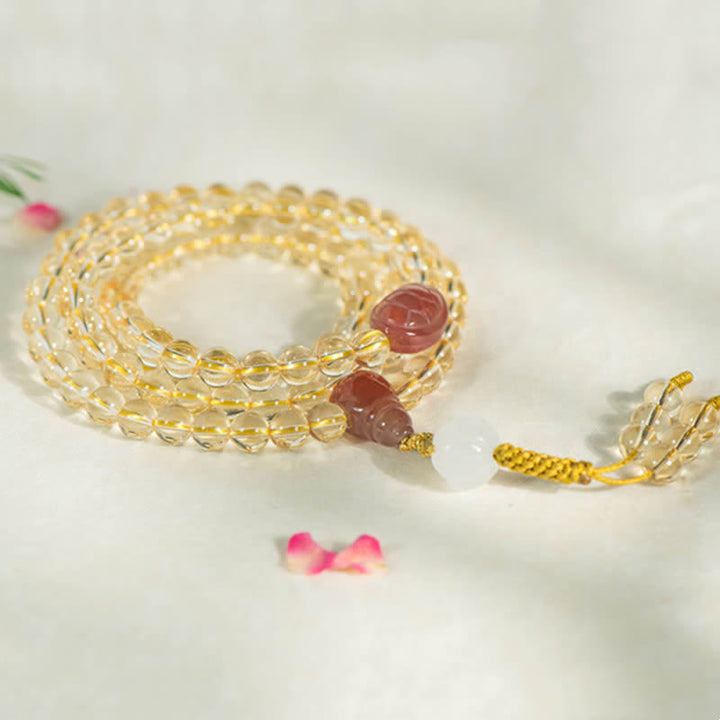 Citrin Mala Armband mit roten Achat Perlen elegant arrangiert.