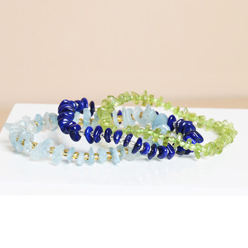 Armband Kristall – Balance mit Aquamarin, Lapislazuli und Peridot Perlen.