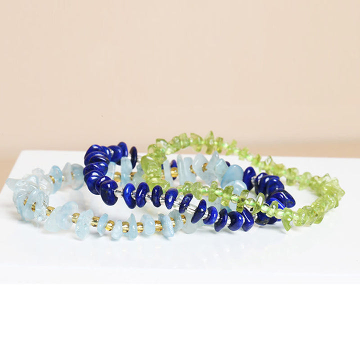 Armband Kristall – Balance mit Aquamarin, Lapislazuli und Peridot Perlen.