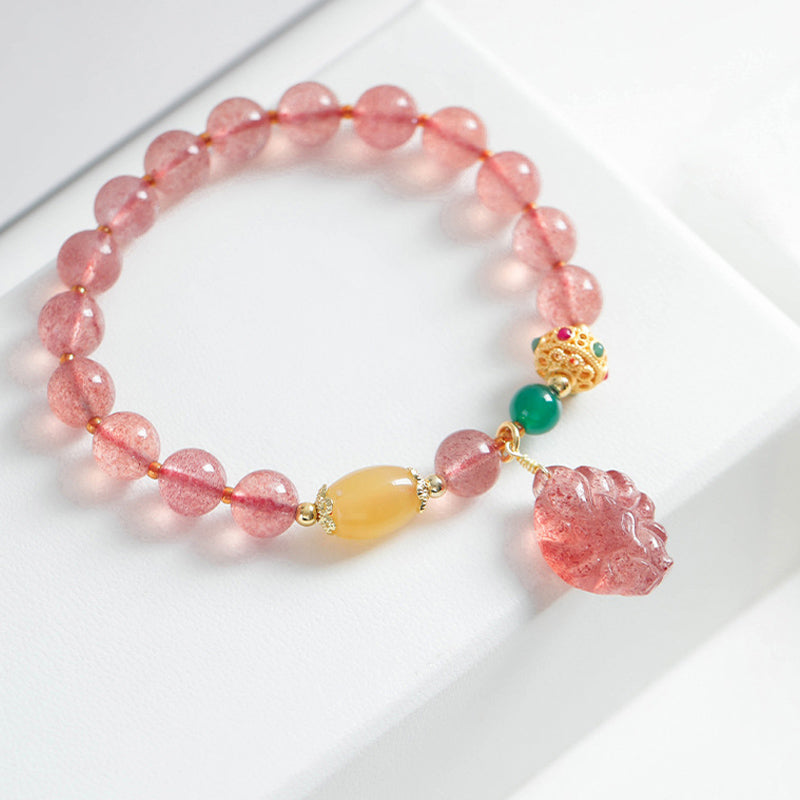 Armband Erdbeerquarz Fuchs – Heilung rosé Perlen elastisch getragen