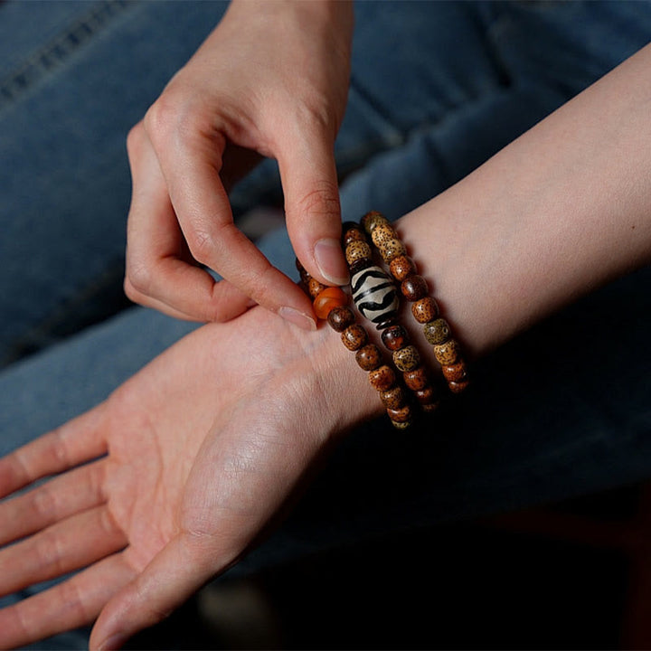Achat Bodhi Armband Wohlstand Naturstein elastisch am Handgelenk getragen