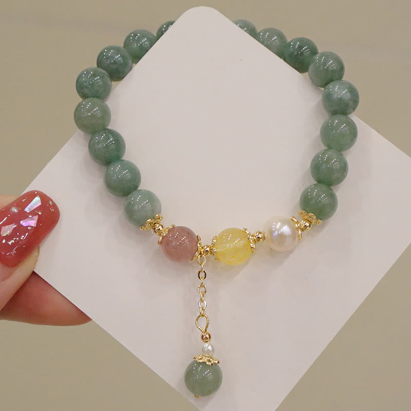 Armband Erdbeerquarz Perle grüner Jade Stein elastisch Handgelenk getragen