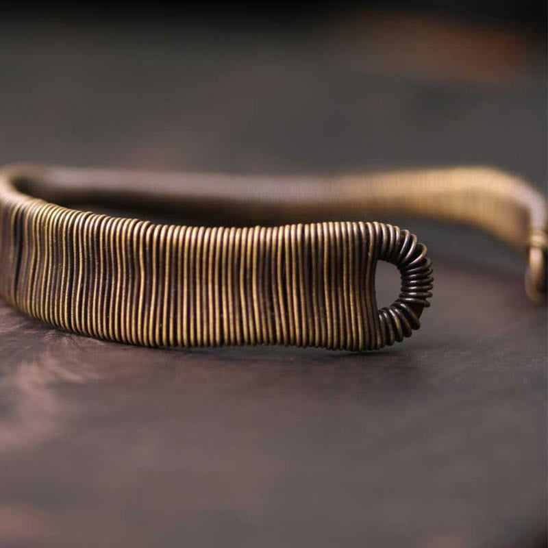 Kupfer Armband mit Spiralmuster elastisch elegant getragen Balance