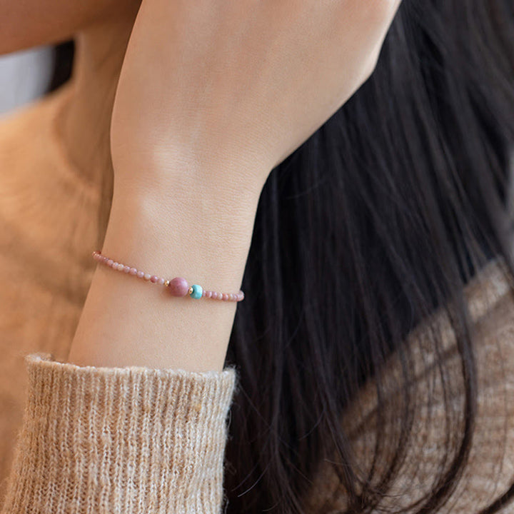 Rosenquarz Armband – Energie mit bunten Perlen am Handgelenk