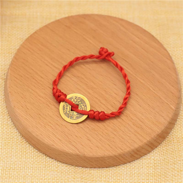 Rotes Armband mit goldenem Glücksmünzen-Anhänger Kupfer Glück.