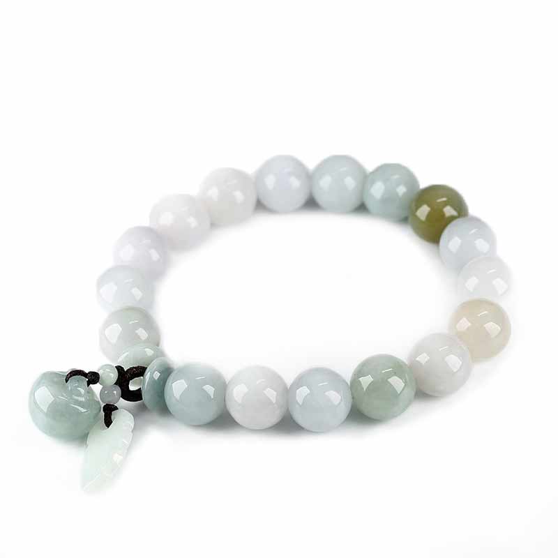 Jade Pixiu Armband Erfolg – Hellgrüne Perlen elastisches Armband getragen