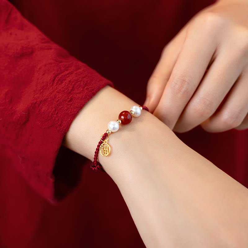 Rotes Achat Armband mit Perlen und Fu-Zeichen Anhänger elegant.