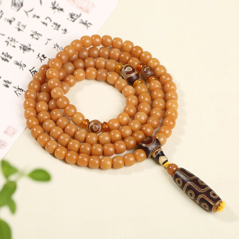 Bodhi Lotus Armband mit braunen Perlen und Anhänger elegant arrangiert