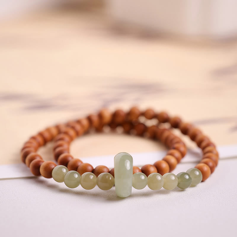 Armband Sandelholz Jade – Schutz mit grünen Perlen elegant kombiniert.