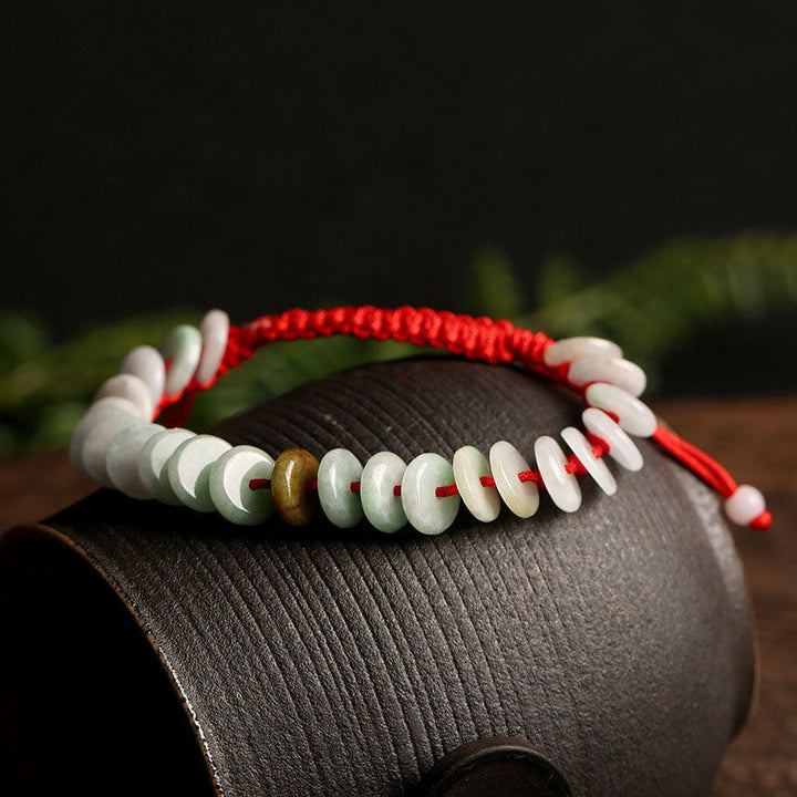 Armband Jade – Schutz & Glück weiße Perlen rotes Seidenband elastisch