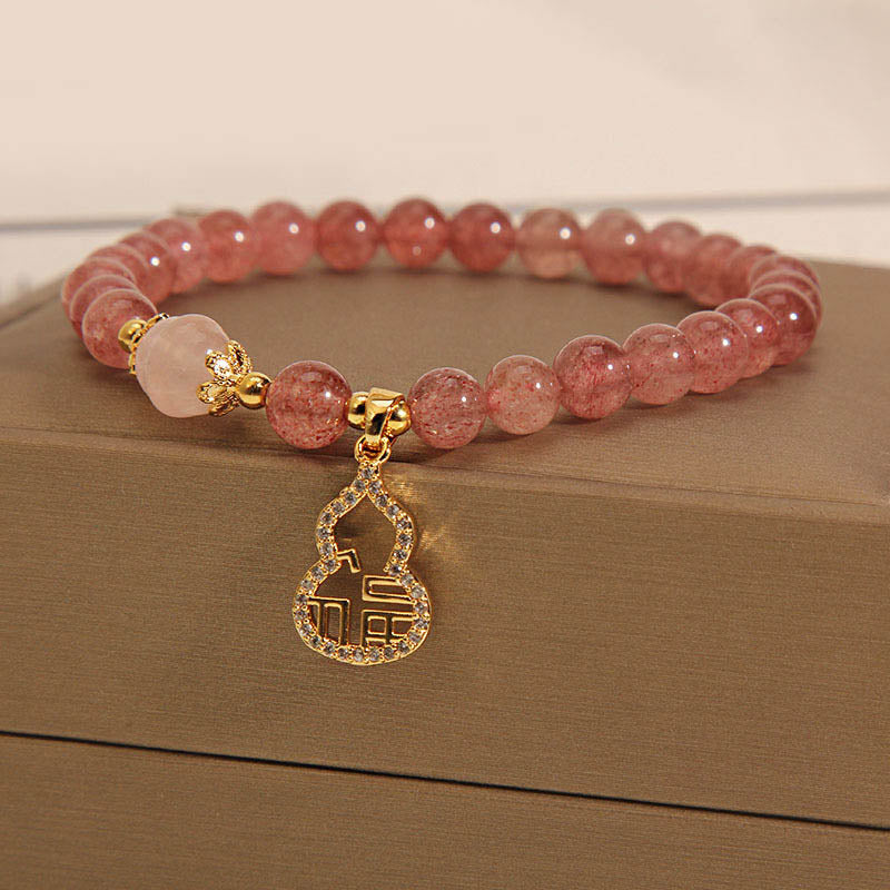 Armband Erdbeerquarz Fu-Zeichen rosé Perlen elegantes Accessoire Handgelenk.
