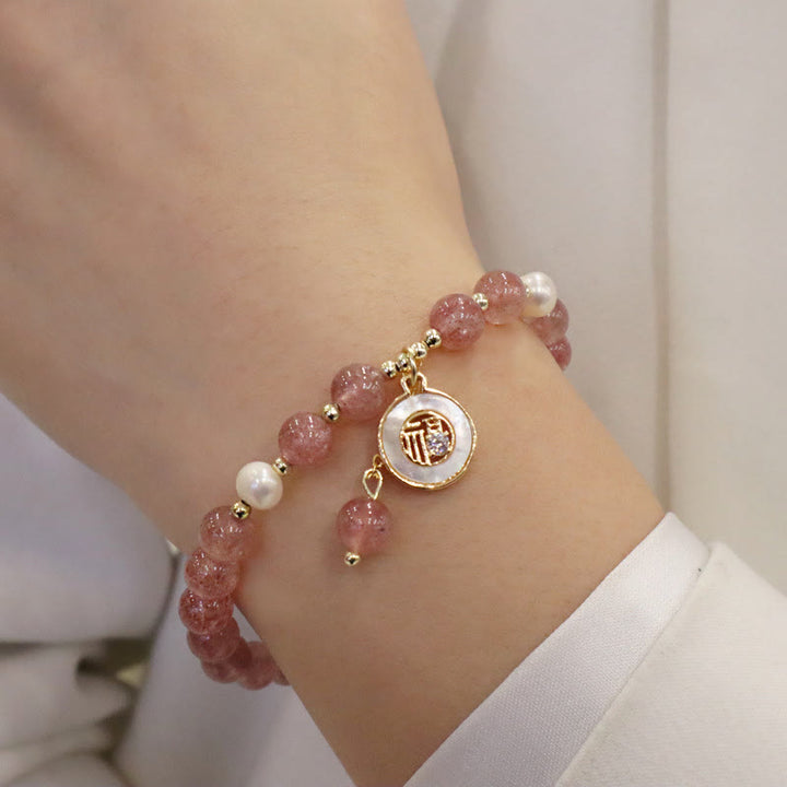 Armband Erdbeerquarz Perle Fu-Zeichen Heilung Handgelenk elegant getragen