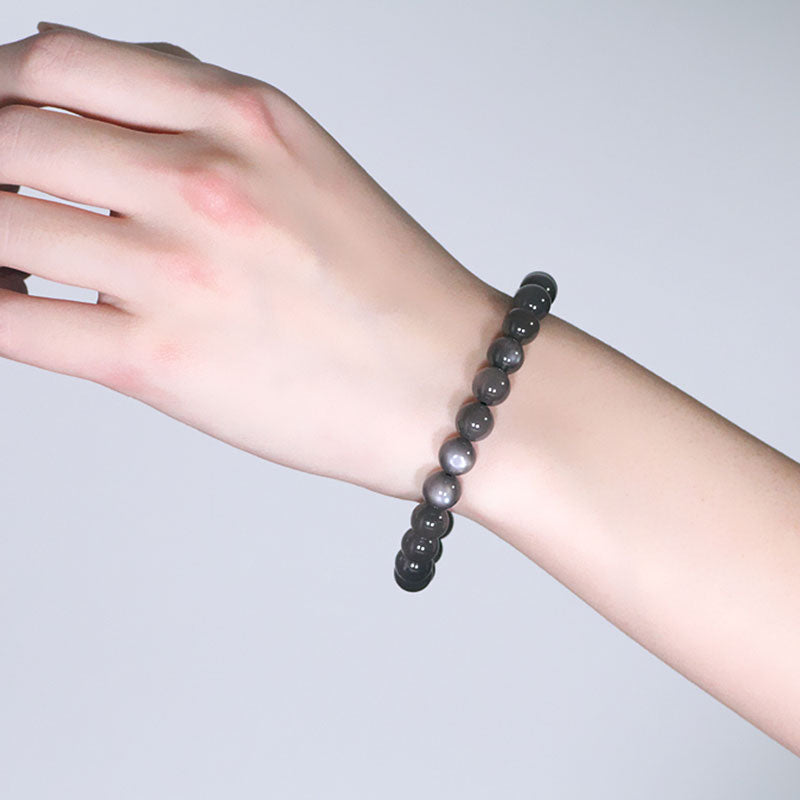 Armband Mondstein Mond Liebe schwarze Perlen Handgelenk elegant getragen