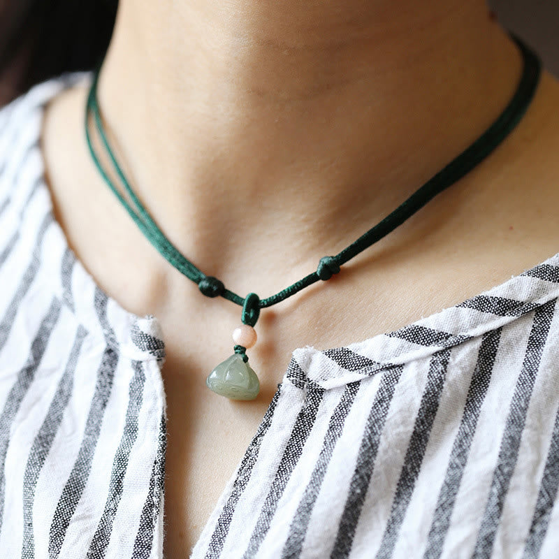 Jade Anhänger Lotus grüne Kordel Halskette
