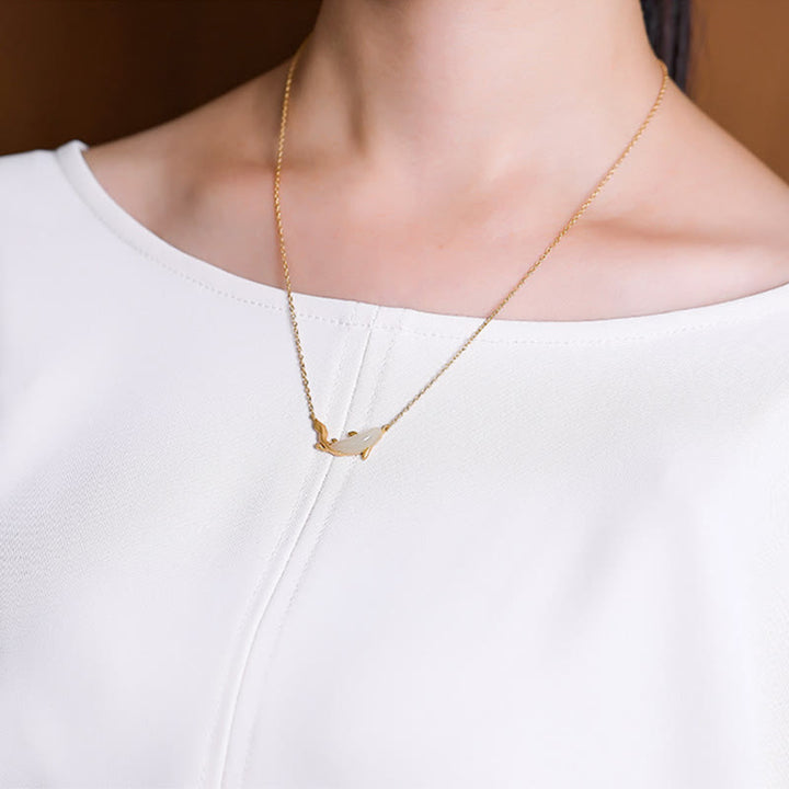 Weiße Jade Delfin Anhänger Kette eleganz