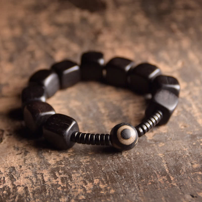 Armband Ebenholz – Stärke mit schwarzen Perlen und Metallakzenten