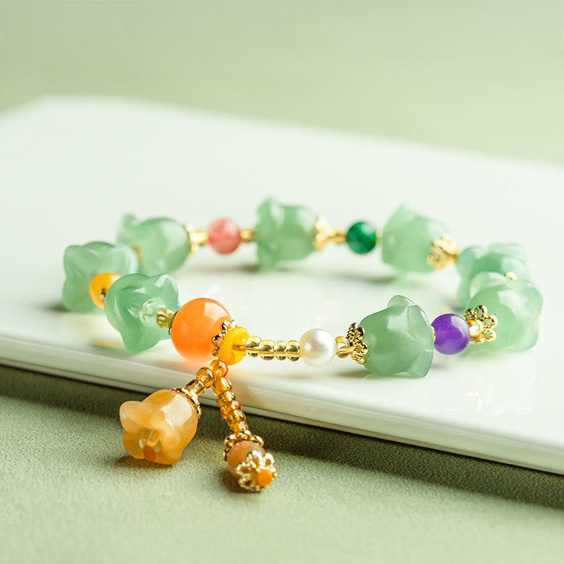 Armband Grüner Aventurin mit bunten Steinen und goldenen Perlen elegant.