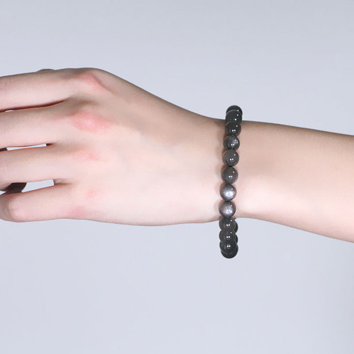 Armband Mondstein Mond Liebe am Handgelenk getragen schwarze Perlen elastisch