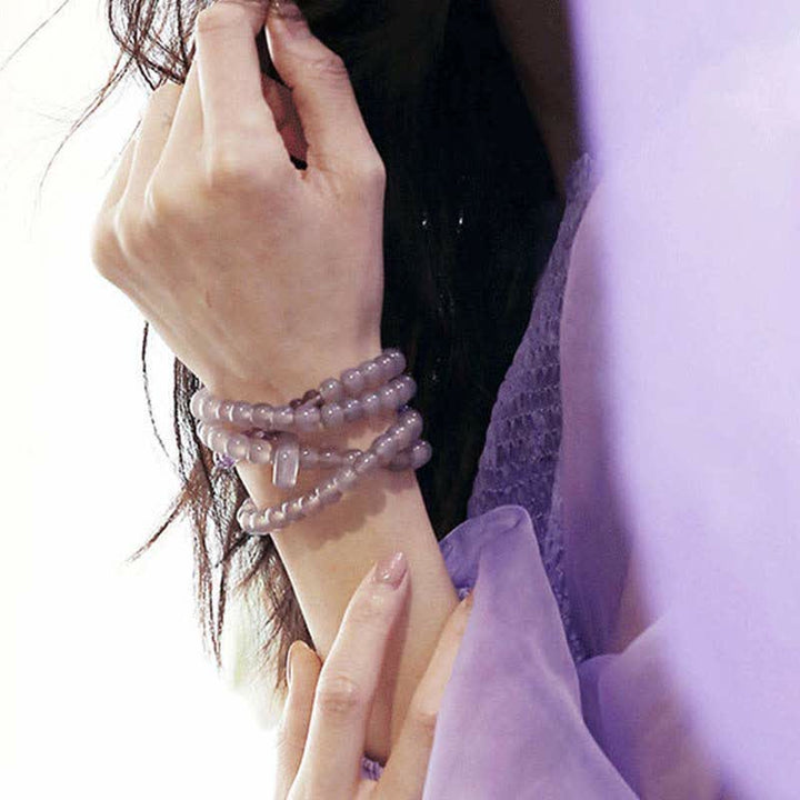 Armband Amethyst Kristall Heilung Stärke elastisch am Handgelenk getragen