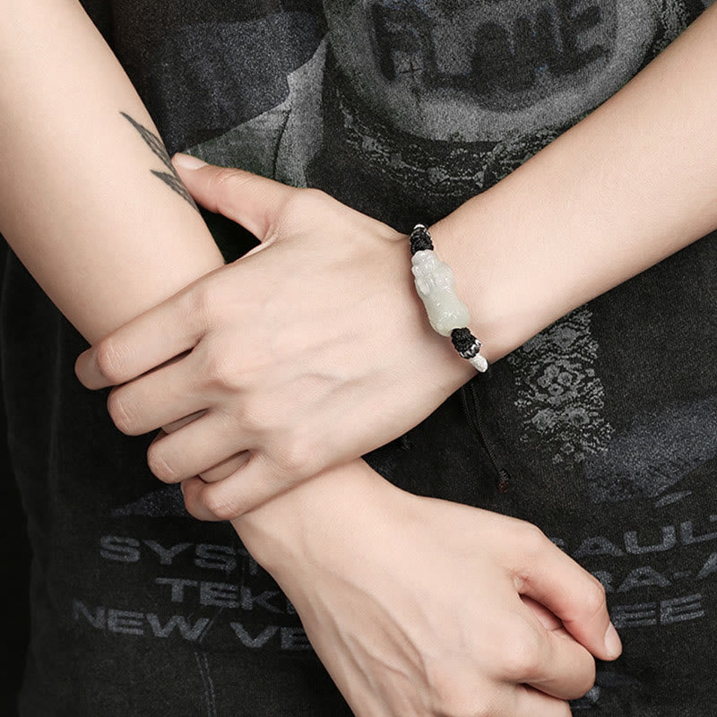 Jade Pixiu Armband am Handgelenk, weißer Stein Glück Wohlstand