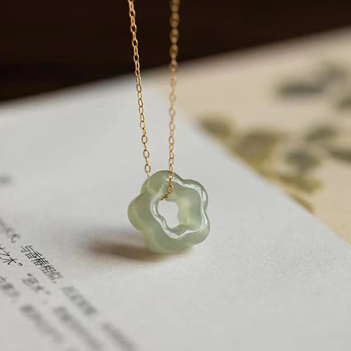 Jade Blume Kette Anhänger grüner Naturstein eleganter Schmuck Halskette