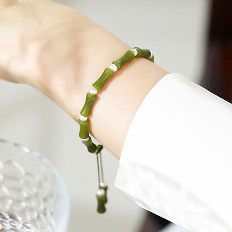 Armband Bambus – Liebe & Frieden grünes Naturstein elastisch Handgelenk getragen.