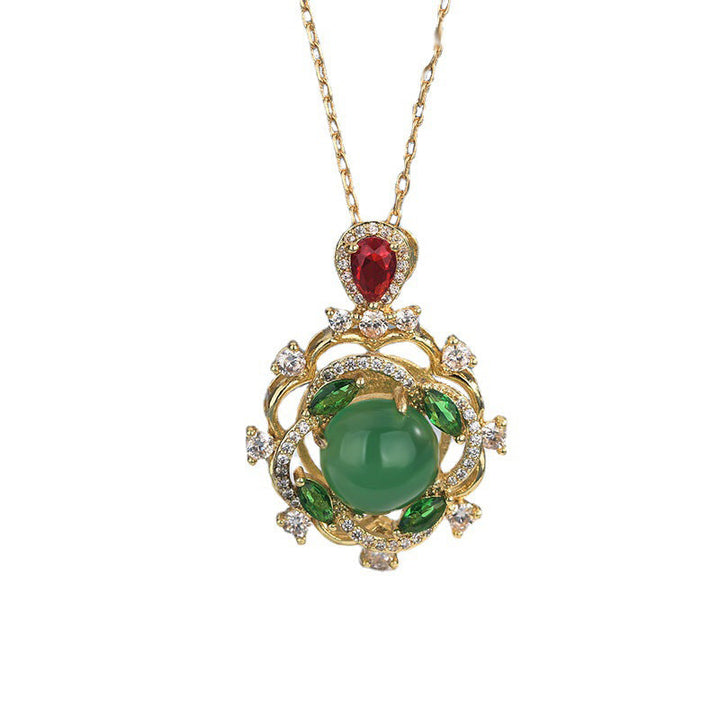 Kette Jade grün Kristall Rubin Anhänger Glück elegant getragen