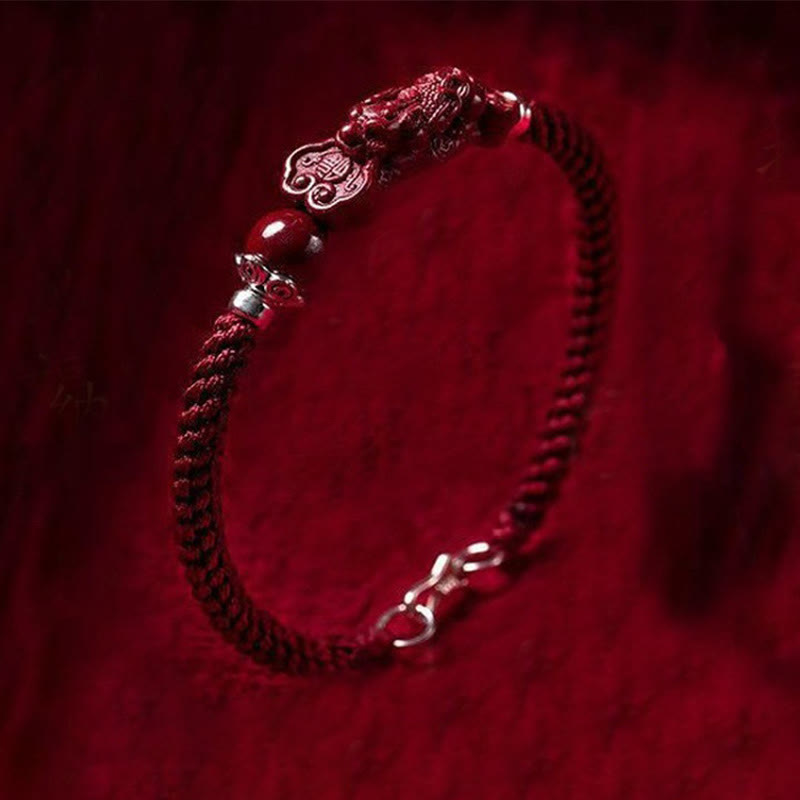 Armband Zinnober Pixiu am Handgelenk, rotes Naturstein elastisch Glück Wohlstand