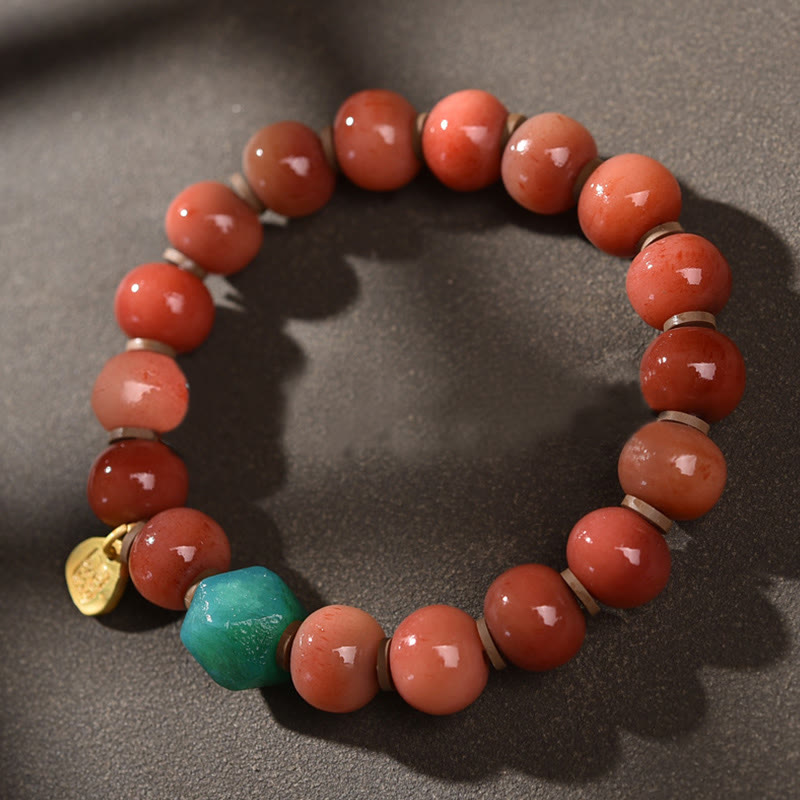 Armband Bodhi – Glück rote Korallenkugeln grüner Stein Goldplakette