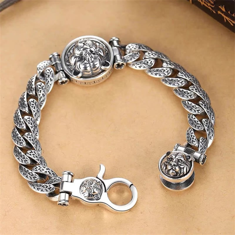Silbernes Pixiu Armband – Glück & Energie am Handgelenk getragen, verziert