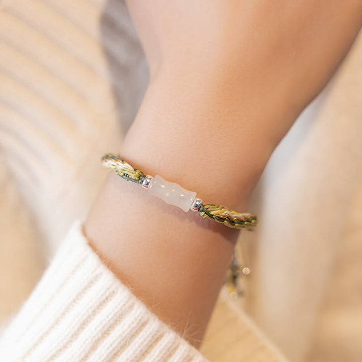 Armband Weiße Jade Bambus am Handgelenk mit goldenem Seil elastisch