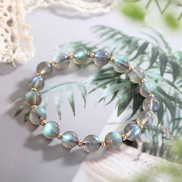 Armband Mondstein mit goldfarbenen Perlen elegantes Design Naturstein