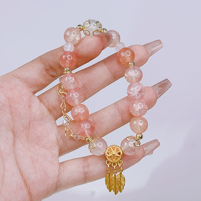 Rosenquarz Armband mit goldenem Traumfänger Anhänger Handgelenk