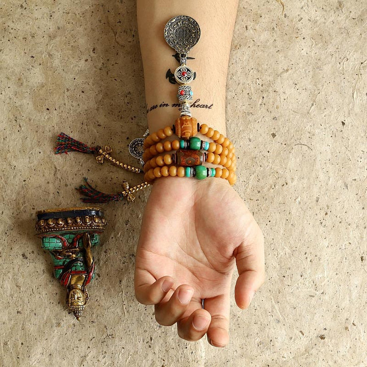 Mala Bodhi – Wohlstand Energie Armband Holzperlen grüne Metallakzente Handgelenk