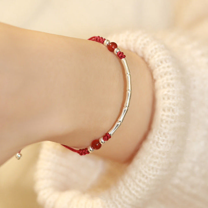 Rotes Achat Armband 925 Silber am Handgelenk getragen Nahaufnahme