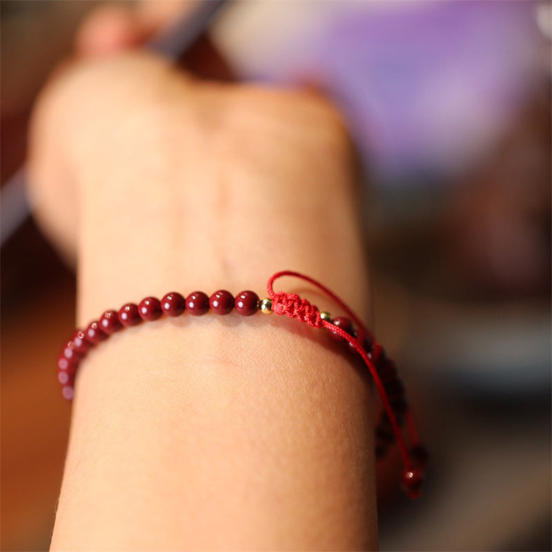 Armband Zinnober – Segen & Energie rotes Perlenarmband elastisch getragen