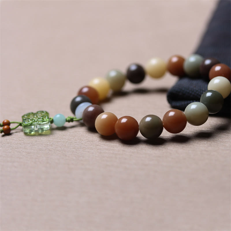 Bodhi Armband mit braunen Perlen und grünem Verschluss, Frieden Balance.