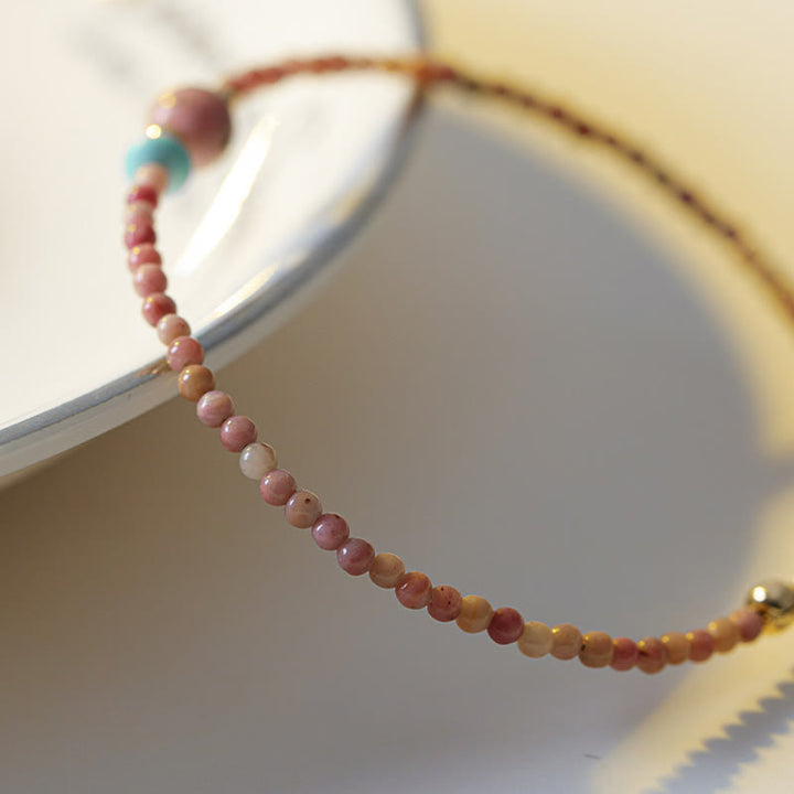 Armband – Energie Roter Turmalin Perlen Naturstein elastisch Handgelenk getragen