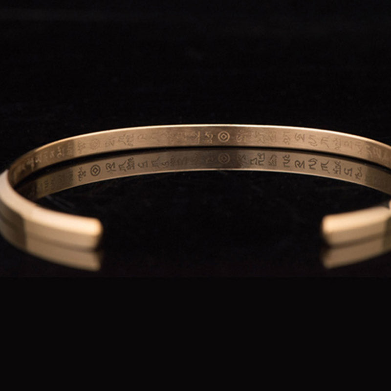 Armband – Schutz & Segen mit Sanskritsymbolen, goldfarben, offenes Design